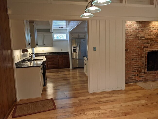 Building Photo - 223 Edgefield Ave NW