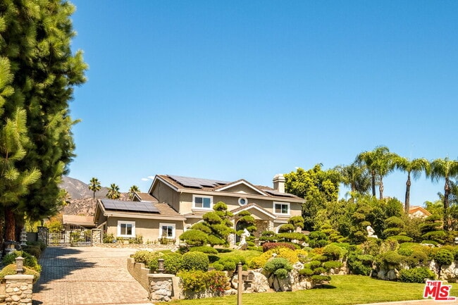 Building Photo - 1047 E Pomello Dr