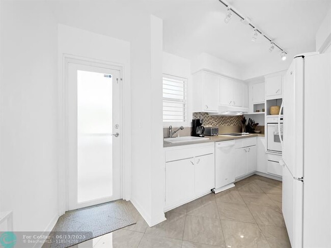Building Photo - 401 SE 25th Ave