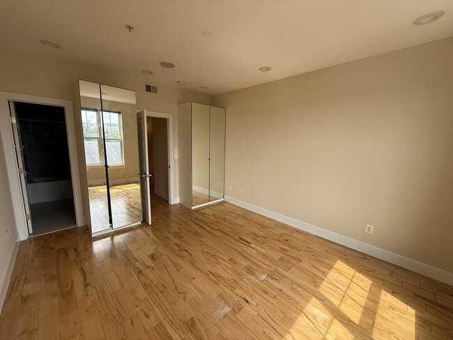 Building Photo - 707 18th St NE