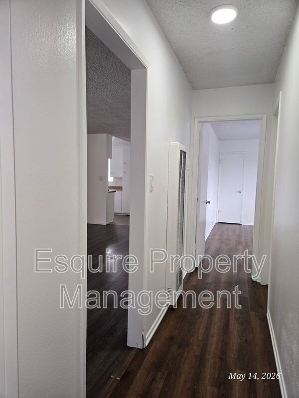 Building Photo - 2056 N Ventura Rd