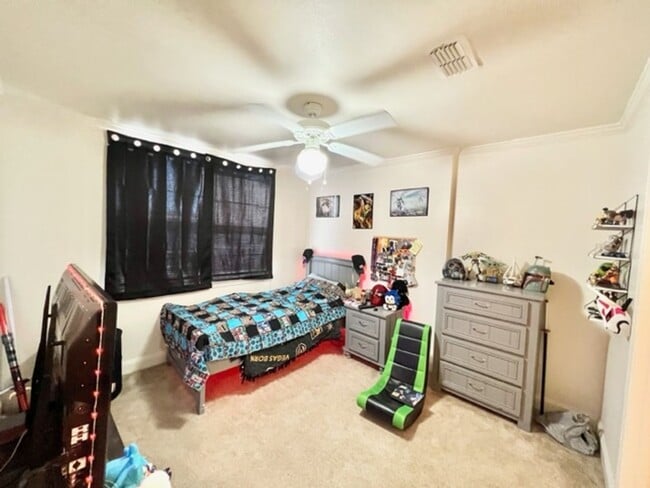 Building Photo - 703 Majestic Dr