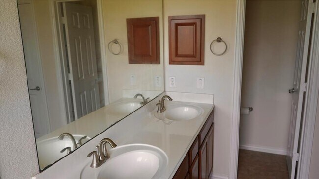 Building Photo - 5206 Southern Orchard Ln