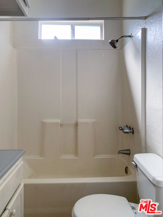 Building Photo - 821 N Vendome St