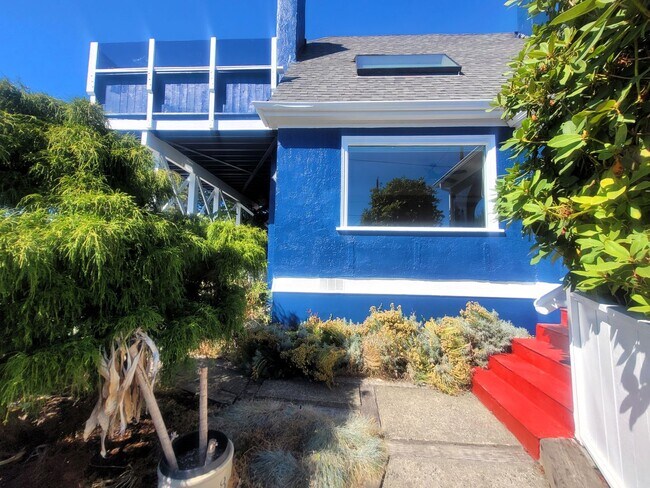 Building Photo - 2210 Eldridge Ave
