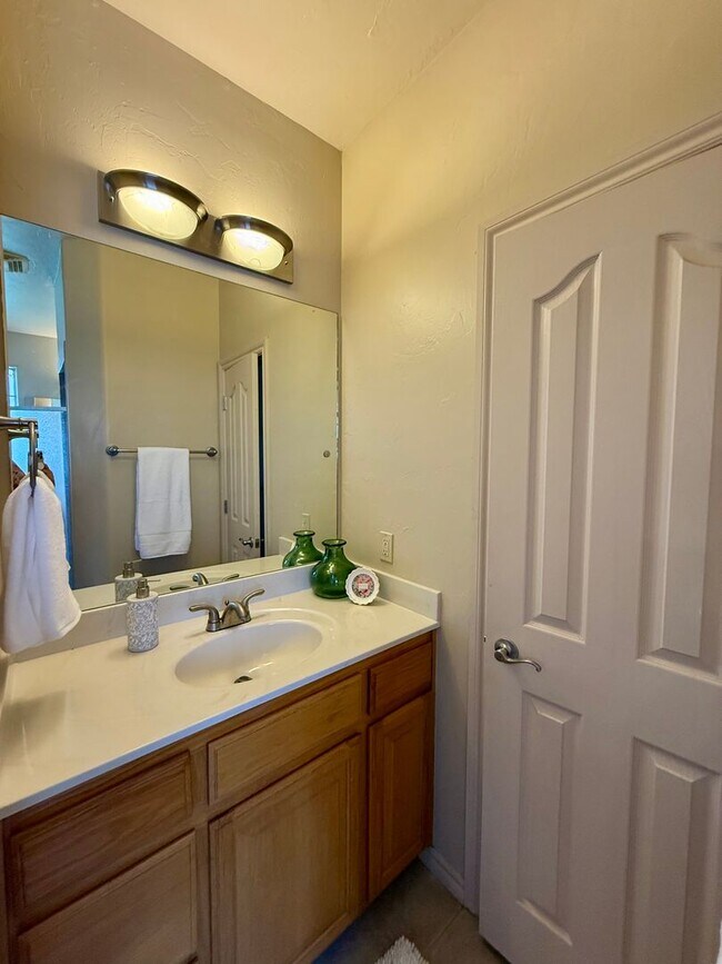 Building Photo - Beautiful Home in Moore - 3 Bed, 2 Bath, P...