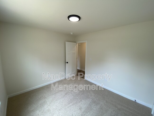 Building Photo - 12171 Tennis Ln