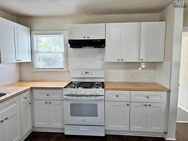 Building Photo - 1627 Oceola Ave