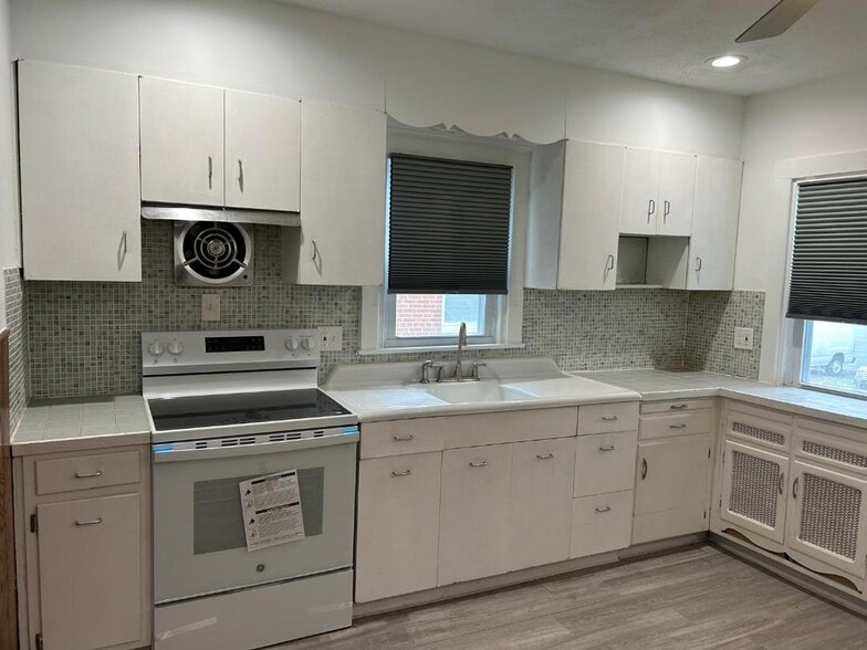 Building Photo - 2718 E County Line Rd