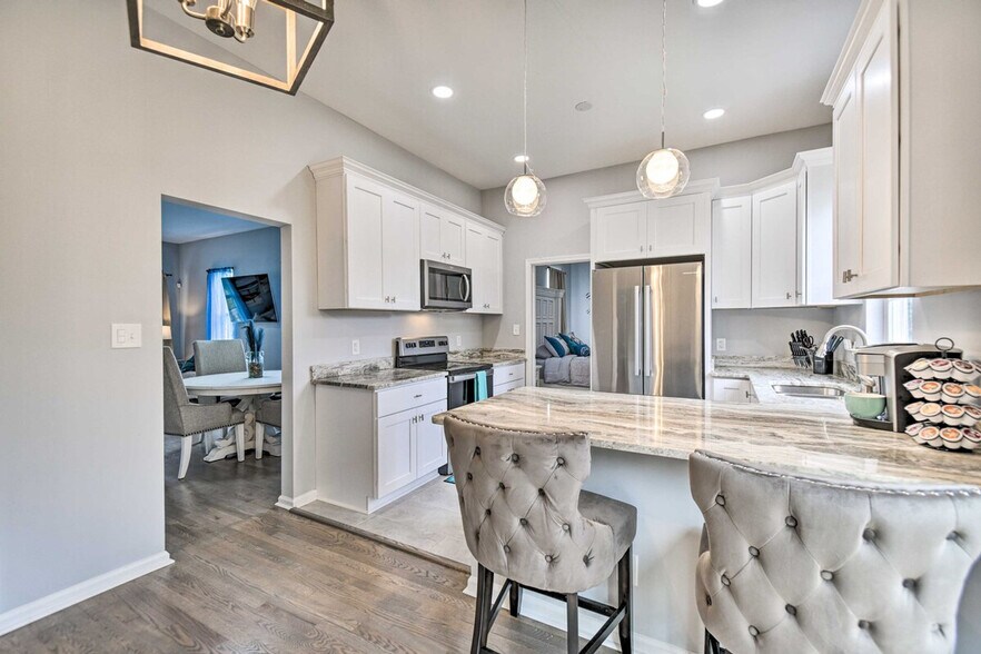 Building Photo - 740 W 31st St