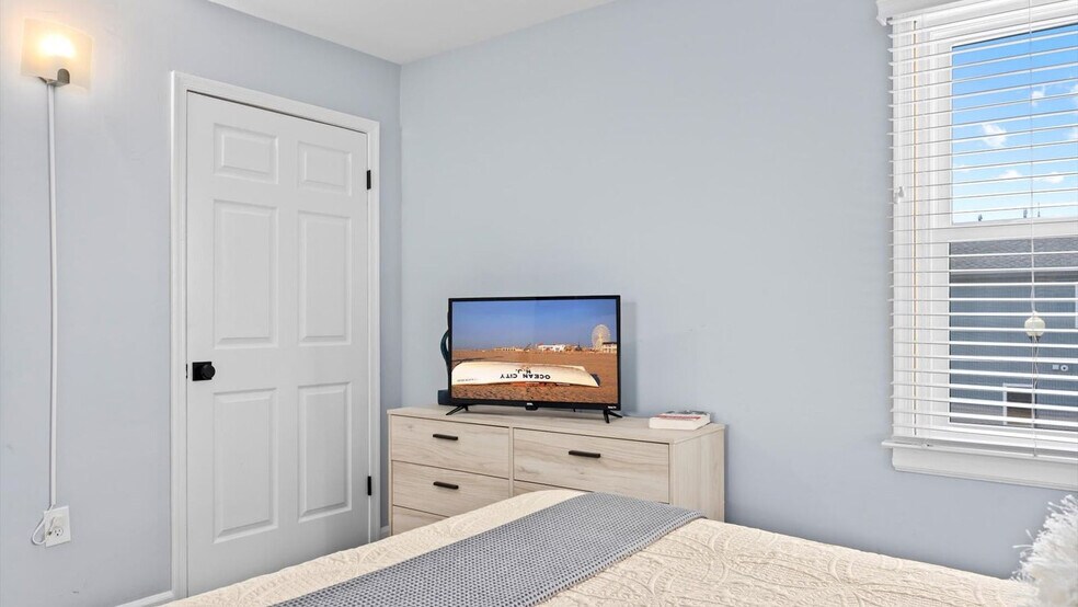 Building Photo - 714 West Ave