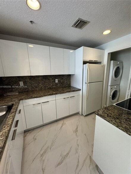 Building Photo - 6360 NW 114th Ave