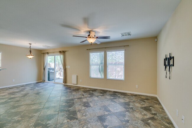 Building Photo - GORGEOUS HOME WITH TONS OF UPGRADES*MOUNTA...
