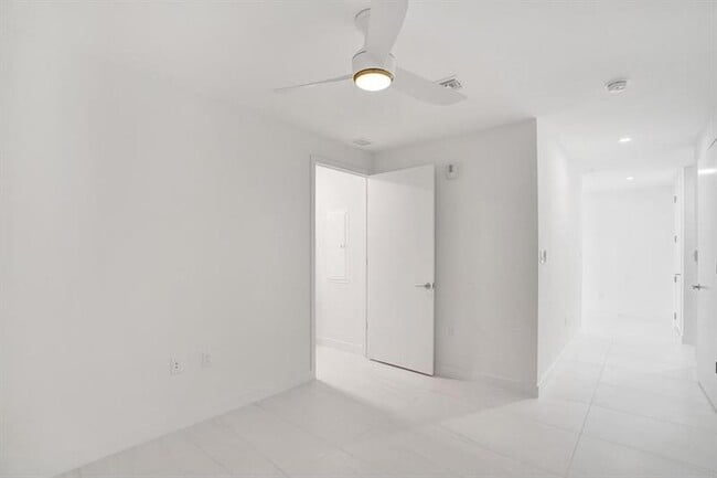 Building Photo - 900 N Ocean Blvd