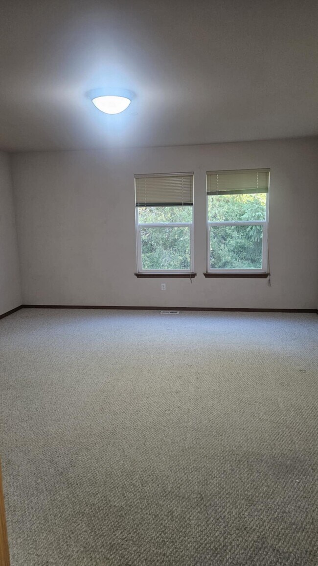 Building Photo - 1562 Packwood Ave