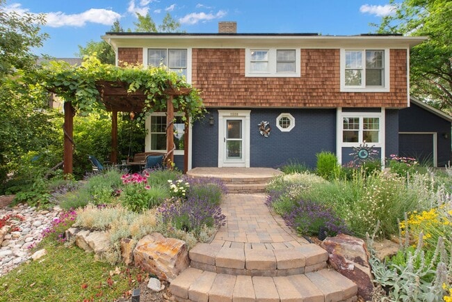 Primary Photo - Rare Find in Kensington South – Park Views...