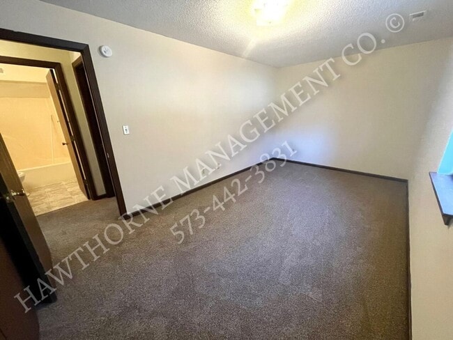 Building Photo - 2 Bedroom Condo in Rear of Complex