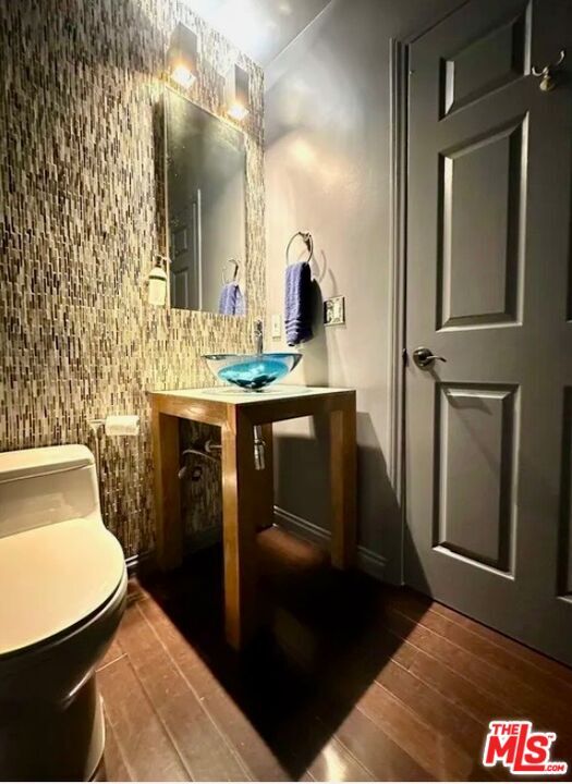 Building Photo - 805 N W Knoll Dr