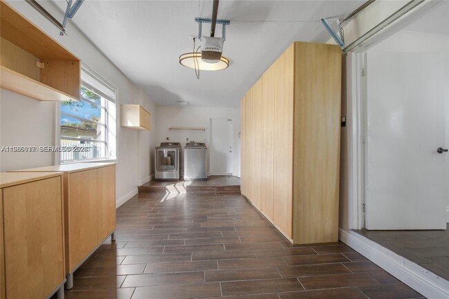 Building Photo - 9005 SW 56th St