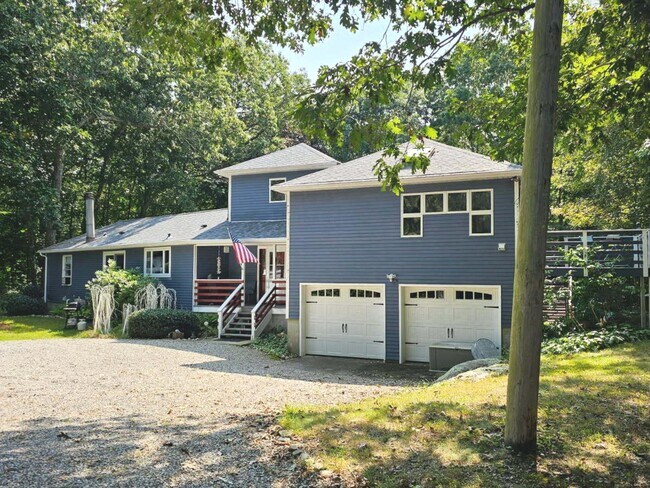 Primary Photo - 348 Noank Ledyard Rd