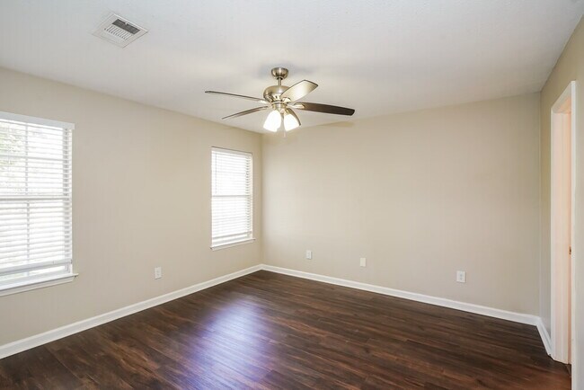 Building Photo - 405 Randall Ln