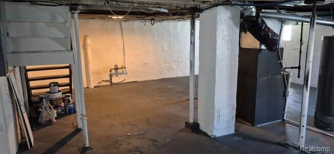 Building Photo - 830 Knowles St