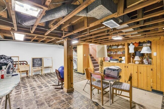 Building Photo - Renovated Ranch home in Champaign - AVAILA...
