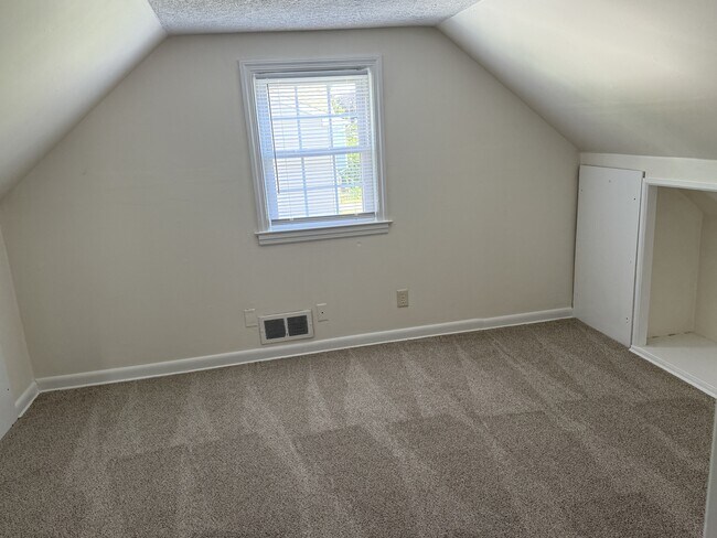 Building Photo - 67 Loomis Ave