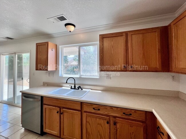 Building Photo - 6054 E Hampton Way