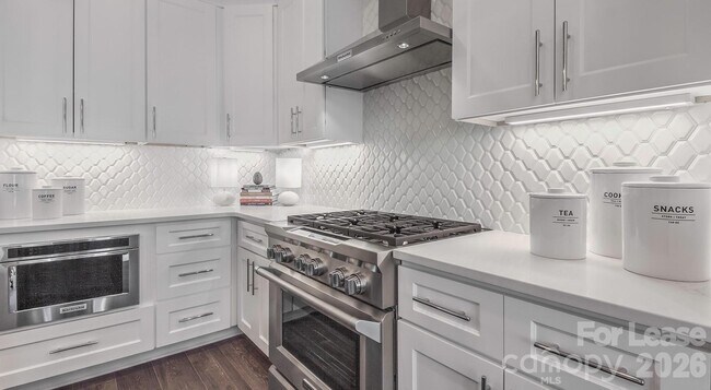 Building Photo - 2426 Vail Ave