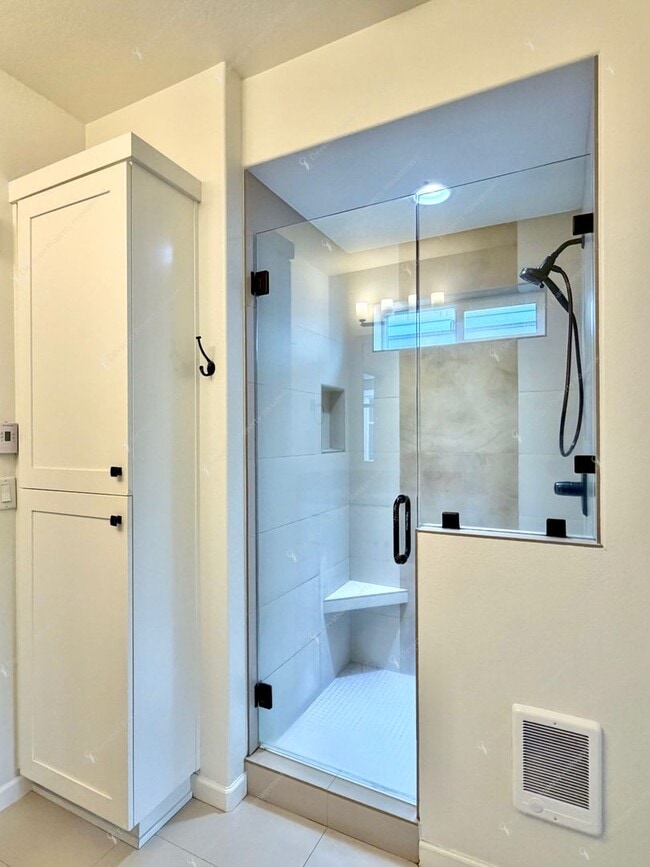 Building Photo - Stunning 2 BR home in Northwest Crossing