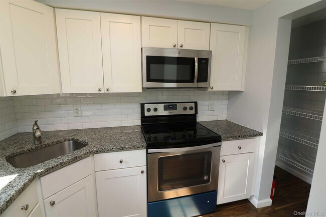 Building Photo - 313 Hudson Ave