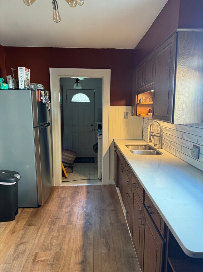 Building Photo - 265 E Markison Ave