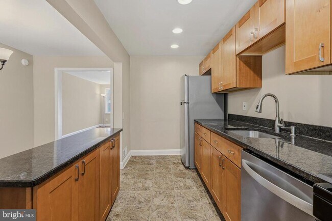 Building Photo - 586 Lucia Ave