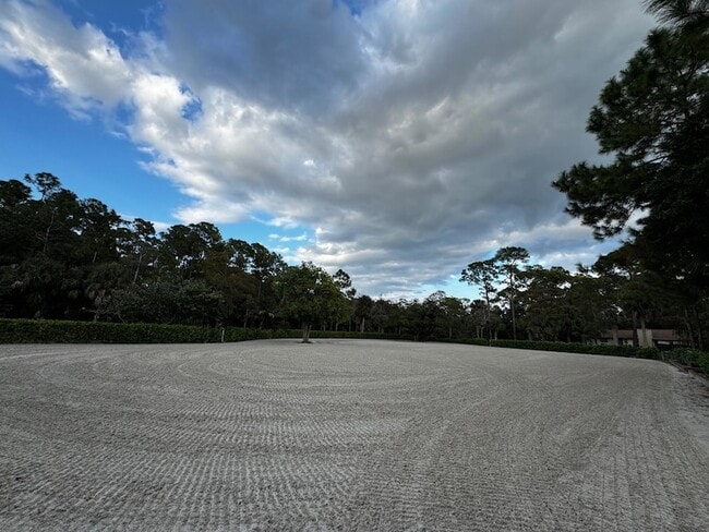 Building Photo - 1711 Stallion Dr