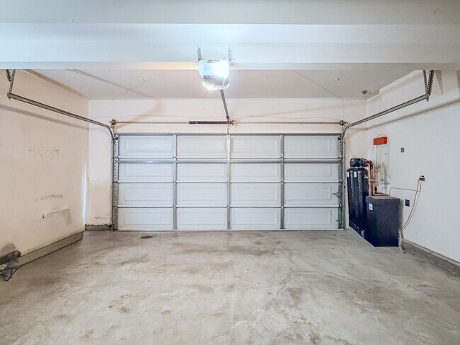 Building Photo - 818 Navigator Way