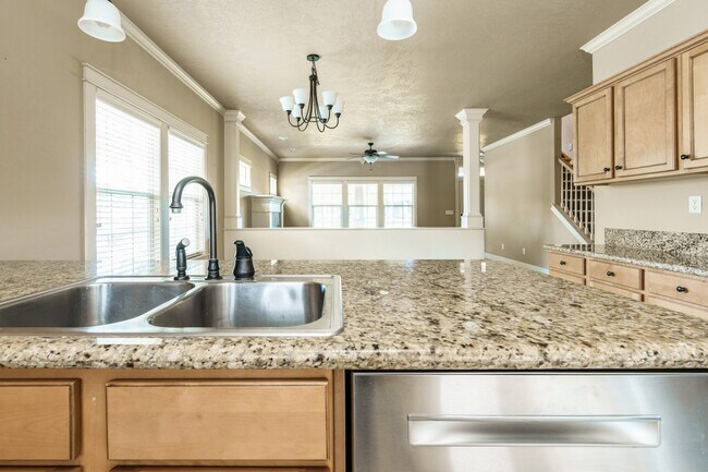 Building Photo - 994 E Winding Creek Dr