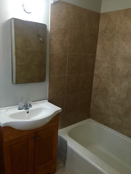 Building Photo - 7010 California Ave SW