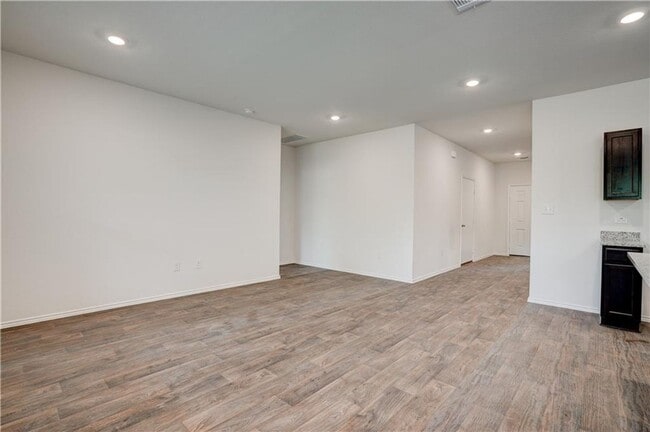 Building Photo - 14500 Fitzgibbon Dr