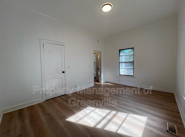 Building Photo - 17 Henry St