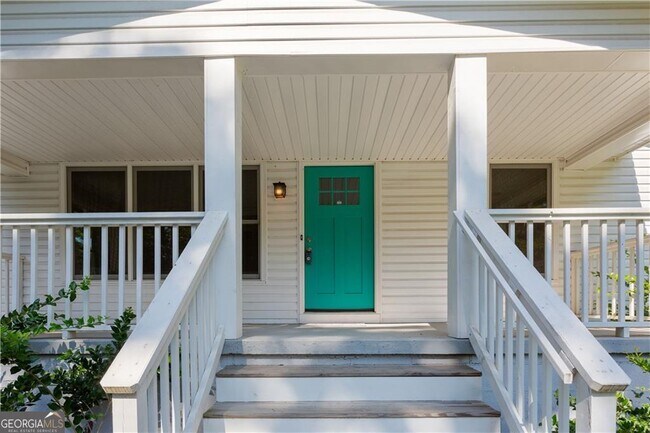 Building Photo - 2666 Davenport St