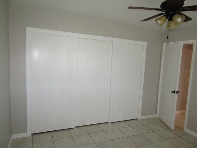 Building Photo - 417 Granada Blvd