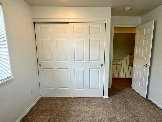 Building Photo - (BRO) 2 Bedroom/2 Bathroom with a Loft