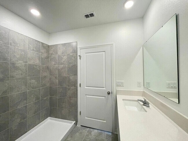 Building Photo - 3931 Willow Brk Dr