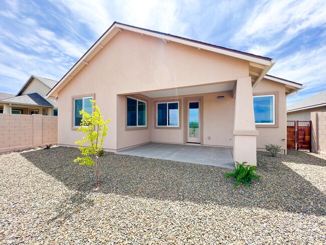 Building Photo - NEWER HOME BUILD IN THE VINEYARDS AT COTTO...