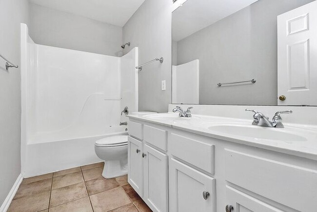 Building Photo - Wonderfully Updated 4BD/2.5BA Cul-de-Sac Home!
