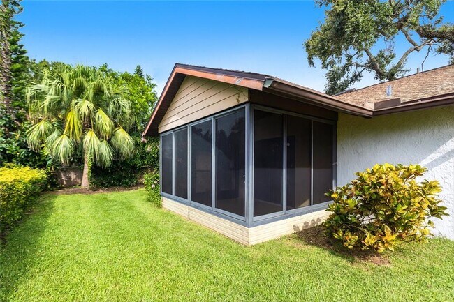 Building Photo - 5846 Deer Hollow Ln E