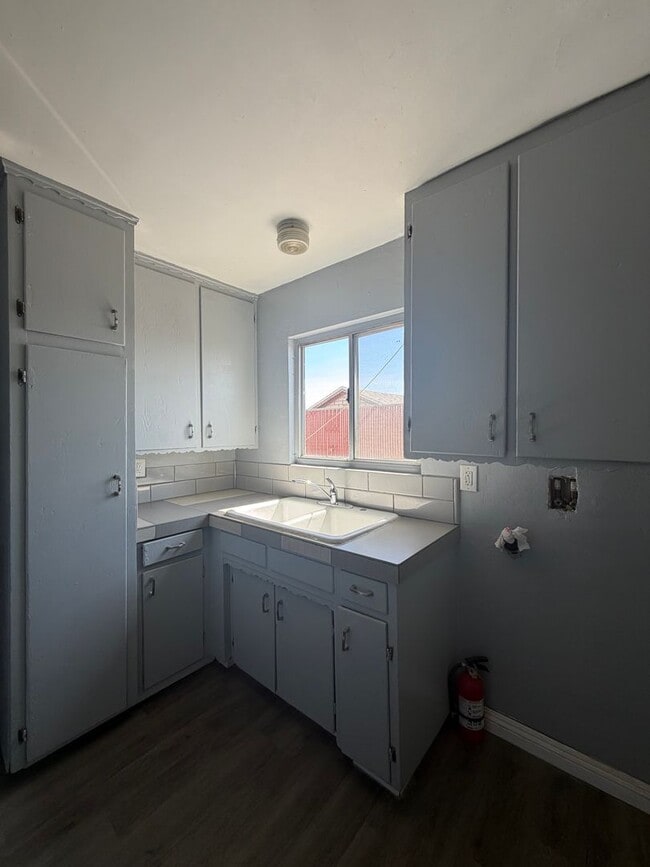 Building Photo - 400 W Fredricks St