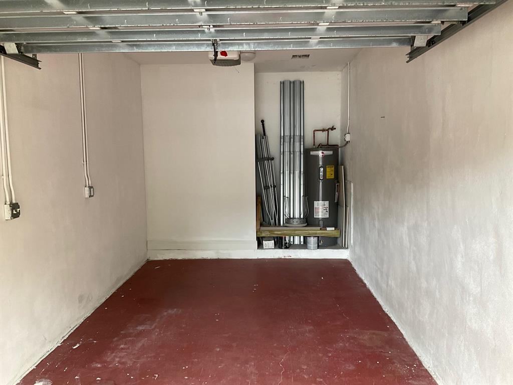 Building Photo - 6639 Hidden Cove Dr