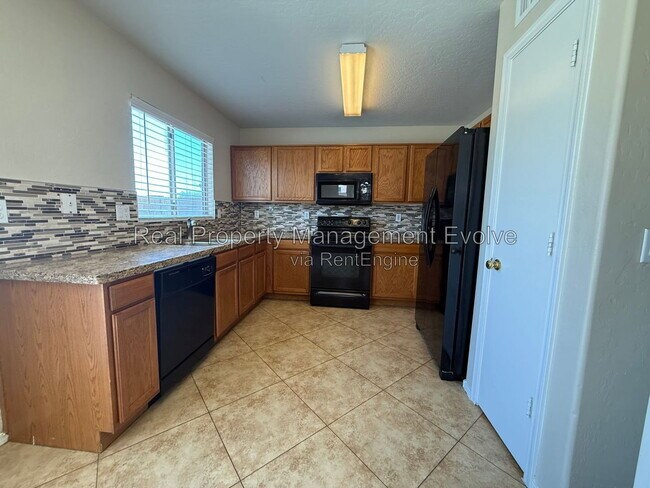 Building Photo - 1813 S 63rd Dr